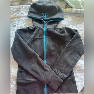 Lulu Lemon zip up sweater, Size 6, good condition